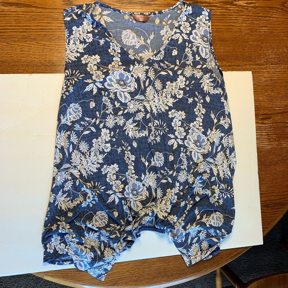 SJS women’s blouse. Size XL